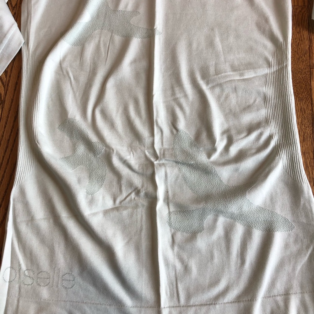 Oiselle Flyte Shirt Long Sleeve Light Blue - Picture 6 of 6